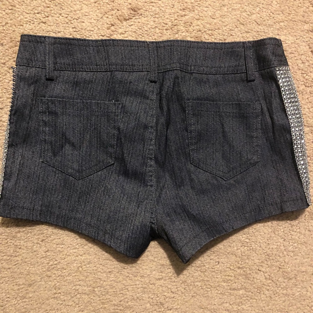 Low Rise Stretchy Shorts - Picture 2 of 3